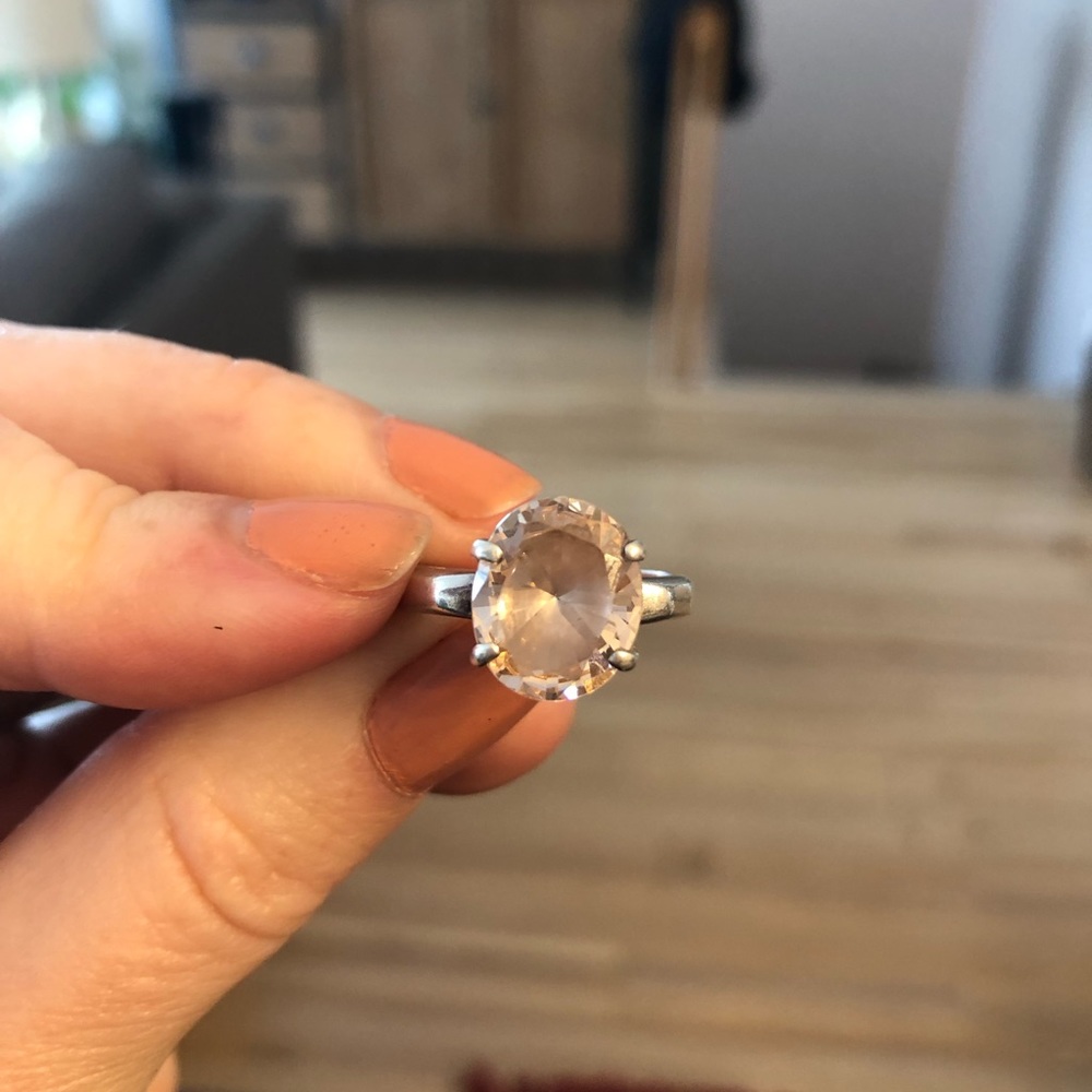 Gorgeous silver ring with crystal